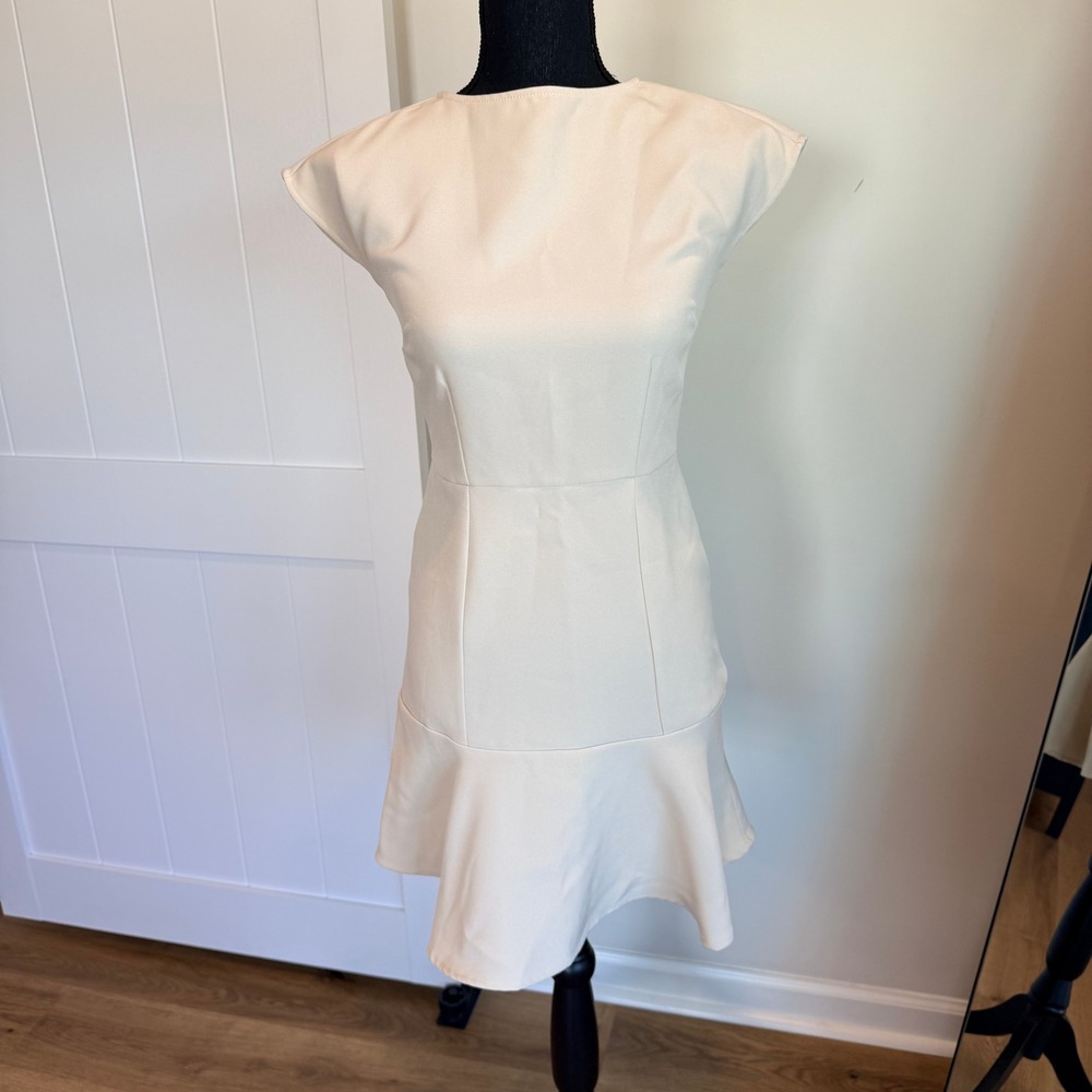 Alter Petite Cream Cap Sleeve Flounce Hem Sheath Dress Size 8 Cream Neutral